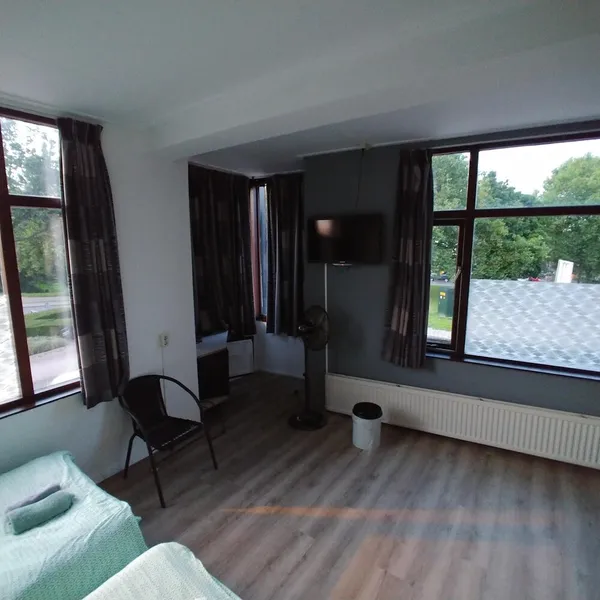 Image 3