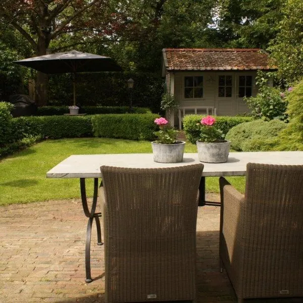 B&B Jonas Home