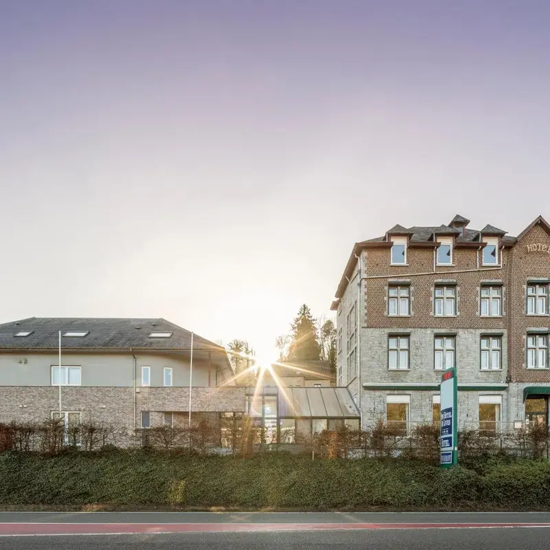 New Hotel De Lives Namen